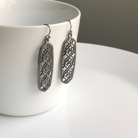 NEW Oval Filigree Earrings (black) - Picture 3 of 8